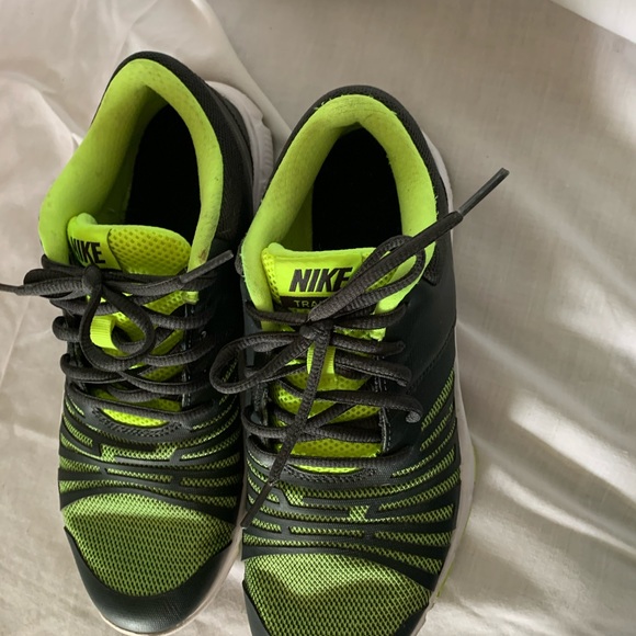 Nike Training Tennis Shoes Size 7Y - Picture 3 of 5